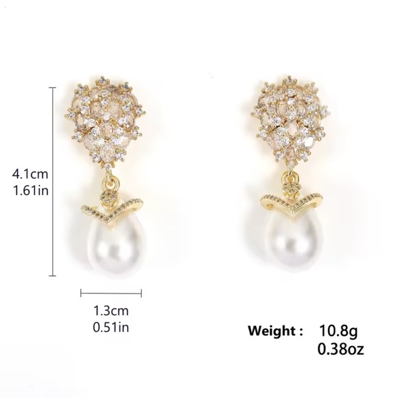 Couture Crystal Cluster Pearl Gold Earrings - Picture 2 of 7